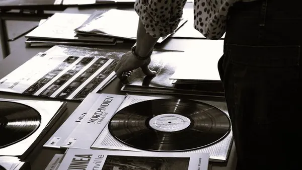 Journée mondiale des personnes âgées – Thème : Désirs | Création sonore sur vinyles