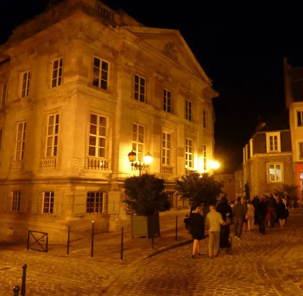 Visite guidée "Le Palais impérial et son quartier en nocturne"