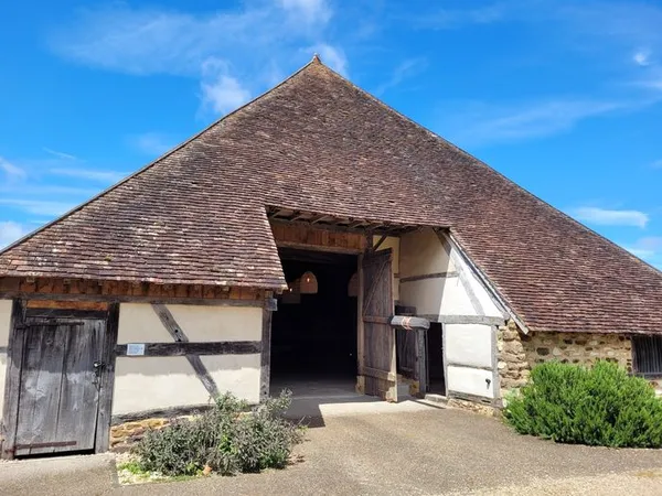 Visite de la Grange pyramidale du Pays-Fort