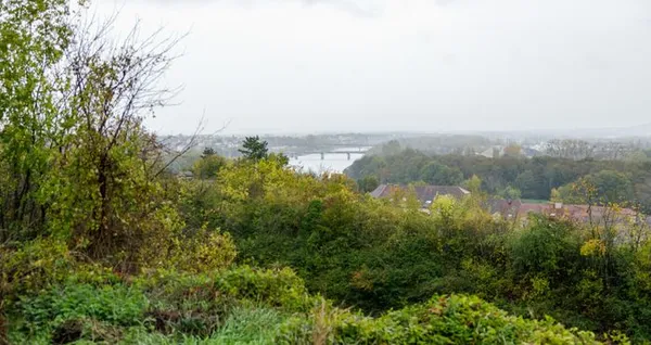 Une boucle d'Oise, entre ville nouvelle et colza