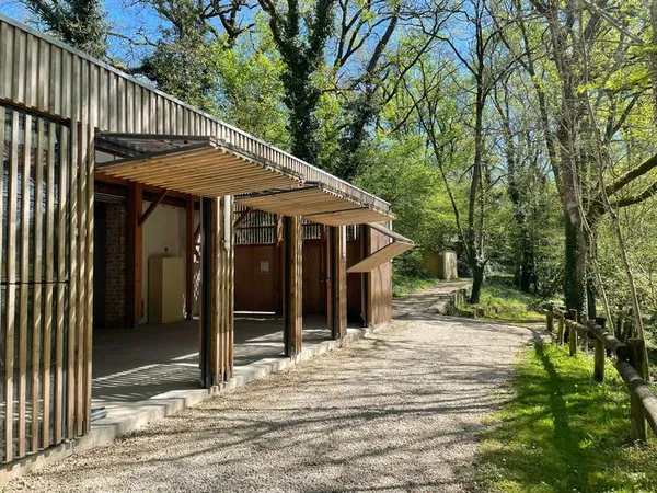 Visite : La Tonnelle, réhabilitation et extension d'un abri de loisirs