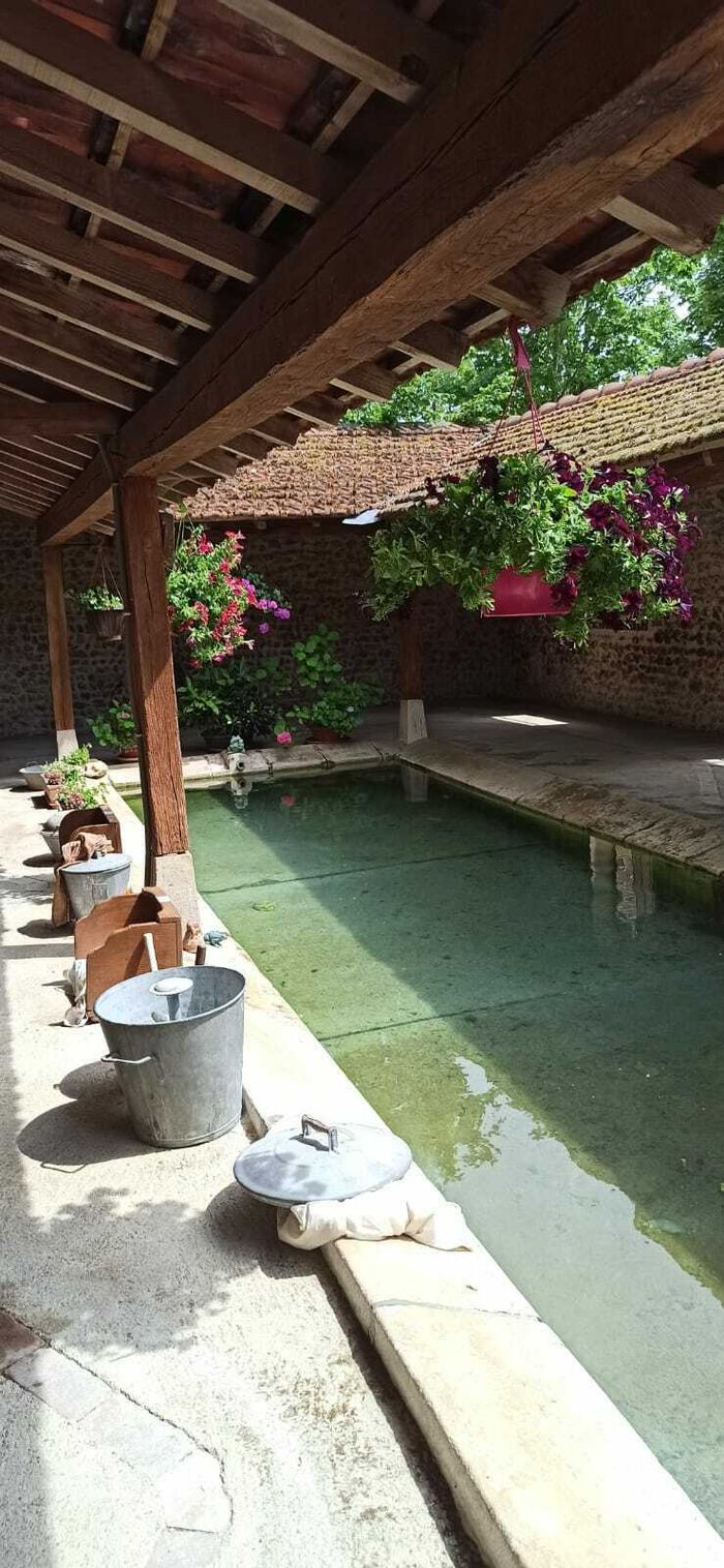 Découvres le lavoir de Saint-Aubin-sur-Yonne et tous ses outils