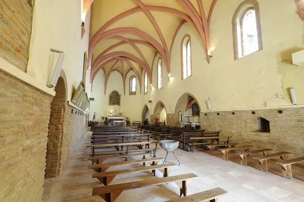 À la découverte d'une étonnante église fortifiée