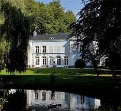 Outre la visite libre du parc et jardin et extérieur du Manoir : Initiation à la Sylvothérapie avec des arbres bicentenaires