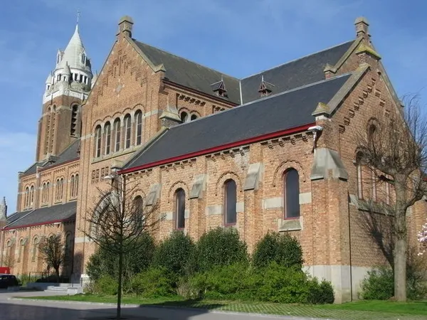 Visite flash de l’église St. Vaast : sacristie, objets liturgiques, histoire du culte à Notre-Dame du Fief
