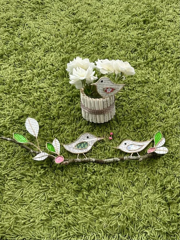 Poésie de papier : oiseaux et pots décorés