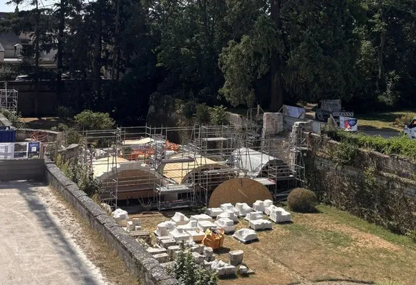 Visite du chantier des douves de Châteauneuf