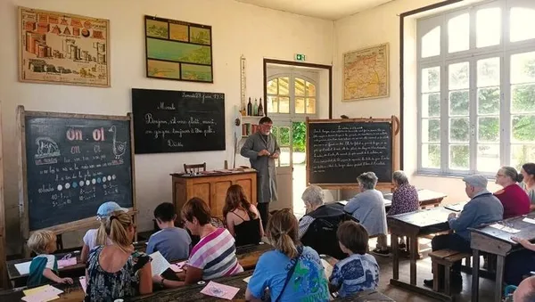 Visite du Musée de l'école de Bothoa