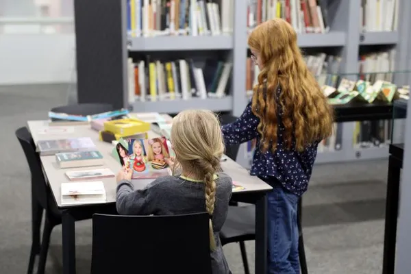 Tous à la bibliothèque ! - Bibliothèque du MAMC+