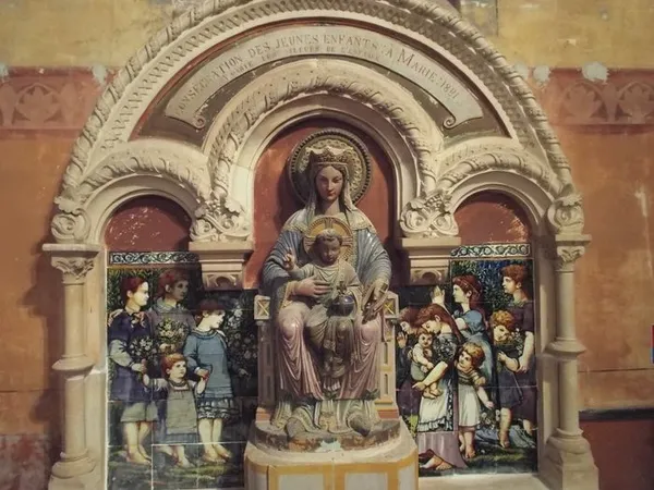 Visitez librement cette charmante église décorée