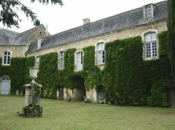 Visite commentée : Couzou, son château et son église