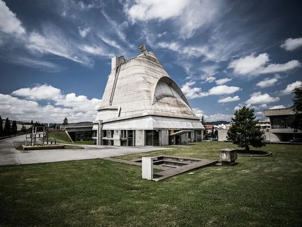 Église Saint-Pierre de Le Corbusier