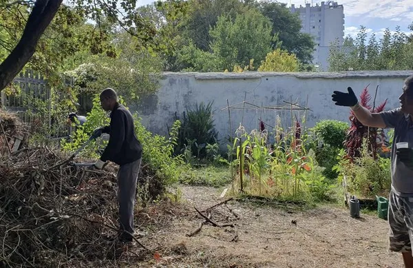 Atelier de construction de bacs potagers et repas partagé