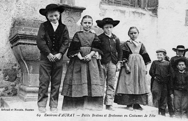 Comment s’habillaient les enfants alréens il y a 100 ans ?