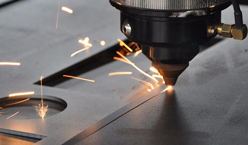 Initiation à la découpeuse laser : Le Fablab de Jules Verne
