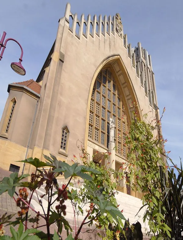 Visite libre ou guidée de l'église Sainte-Jeanne-d'Arc