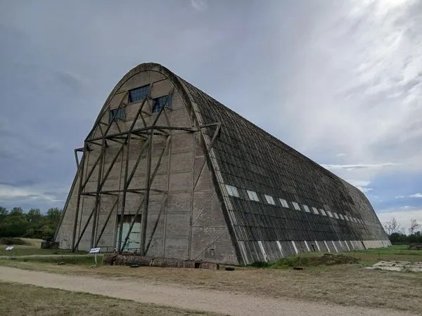 Conférence : table ronde "le hangar à dirigeables d'Écausseville : un monument historique et un site vivant"