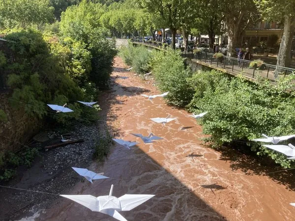 Démonstration participative de pliage d'origami géant
