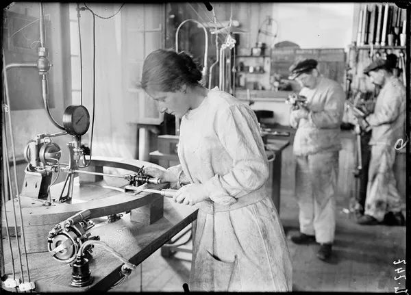 Images d’une mobilisation industrielle, 1915-1919. Opérateurs de la Section photographique de l’armée