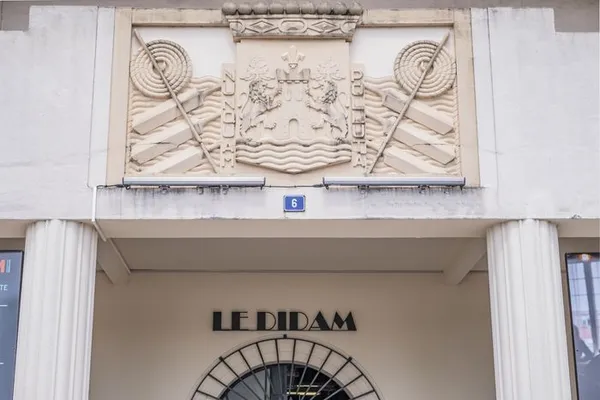 Redonner vie à l'Art déco : la façade du Didam réinventée