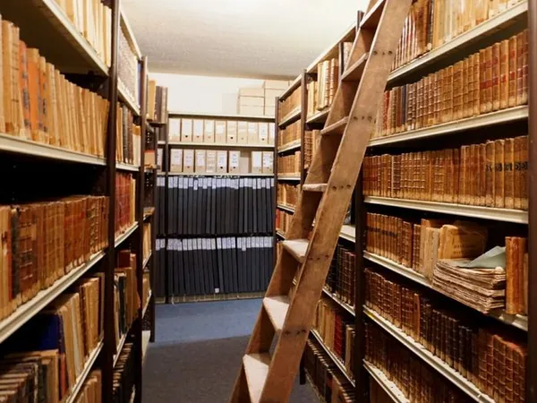 Visite de la réserve de livres anciens