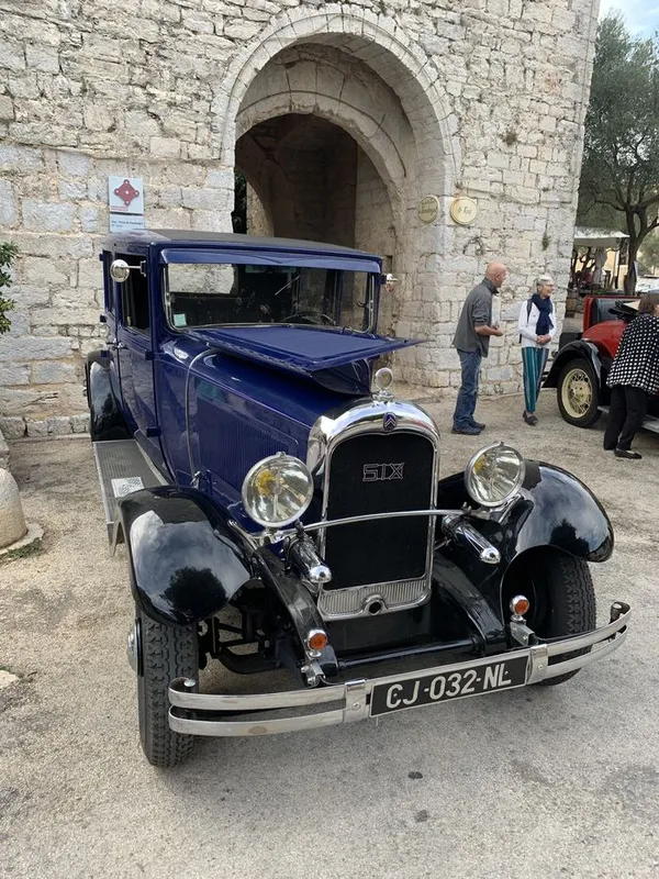Exposition : présentation d'automobiles anciennes