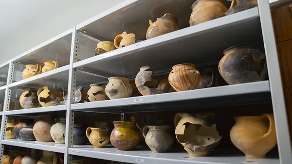 Visites commentées dans les espaces de travail et de conservation des archéologues