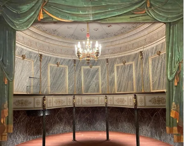 Présentation du théâtre et visite guidée du château