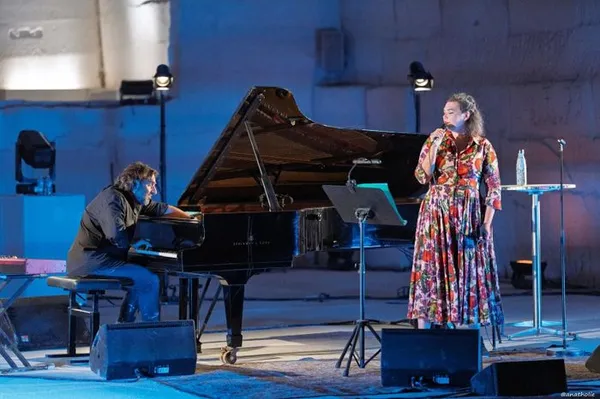 ANDRÉ MANOUKIAN & ROSEMARY STANDLEY