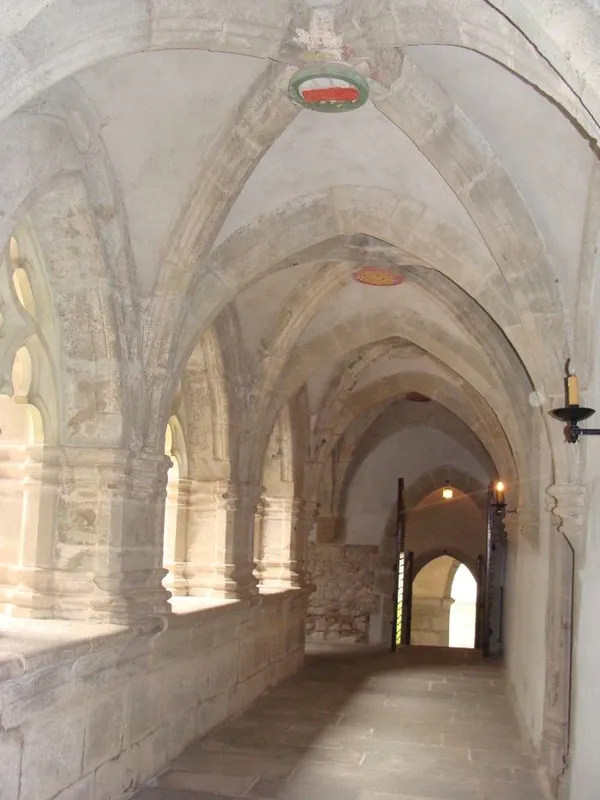 Visite flash du petit cloître gothique flamboyant de l'ancienne Chartreuse du Reposoir
