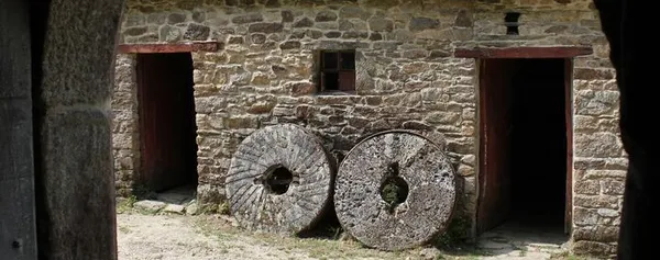 Les artisans racontent le chantier des Moulins de Kerouat - Commana