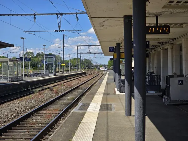 SNCF RÉSEAU : Découvrez le poste d'aiguillage du site de Saumur