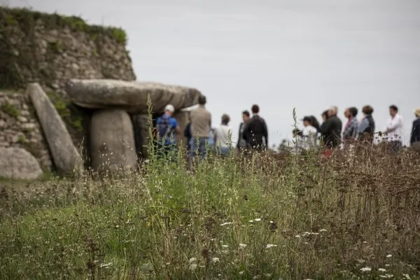 Visite guidée au cairn de Petit Mont