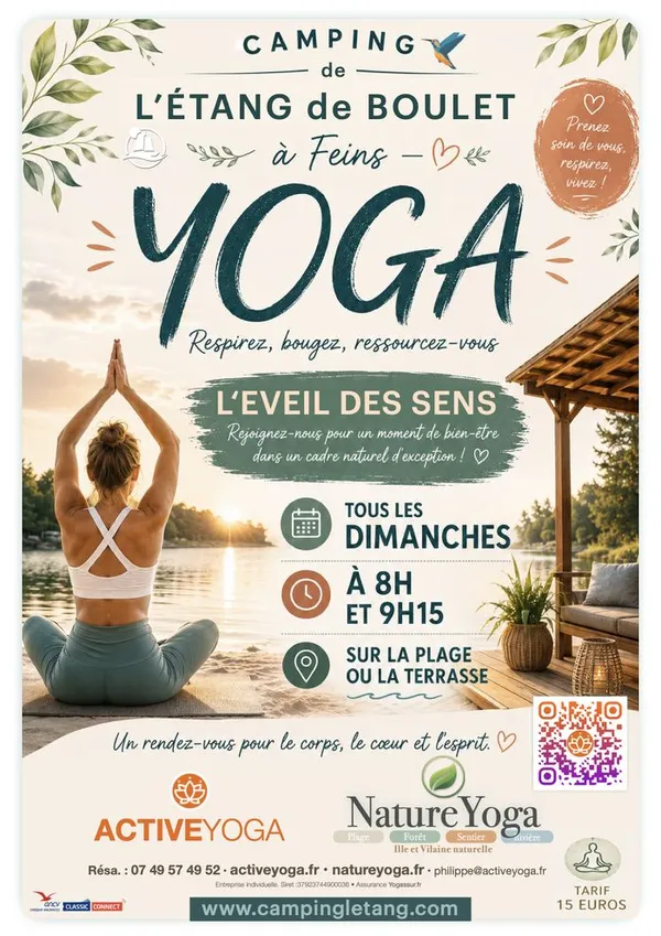 Séance de yoga au bord de l'eau