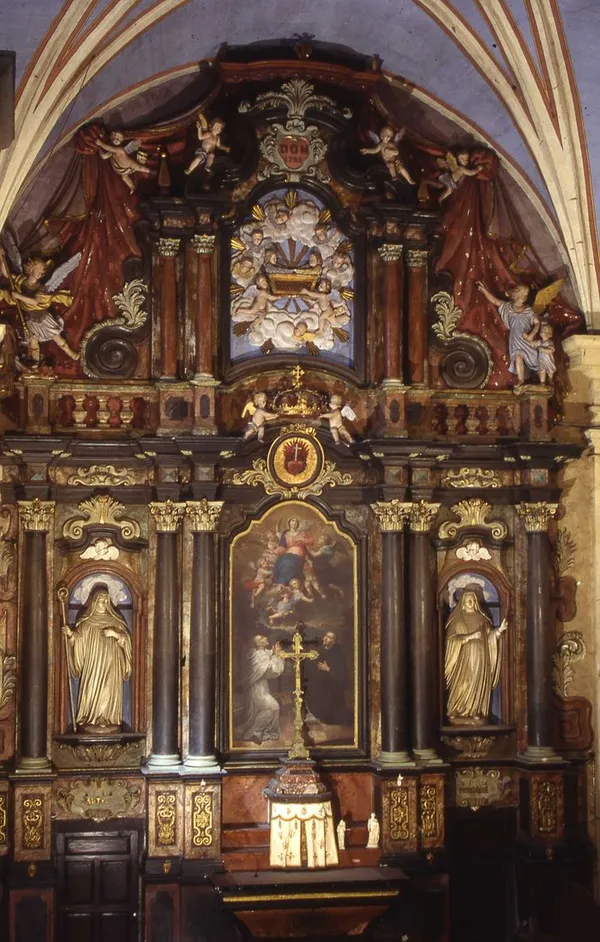 Retable et harmonium de la chapelle baroque des bernardines