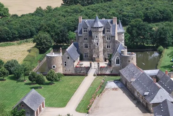 Visite du château de Vaux à Miré