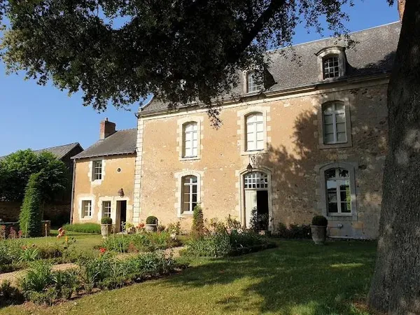 Visite des cours et de jardins des hôtels particuliers