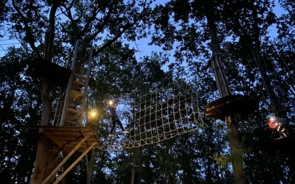 Les parcours nocturnes d'accrobranches à Accrocamp