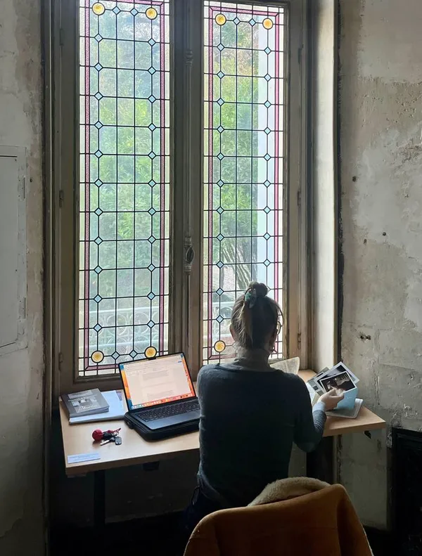 Dans le bureau d'Ernest, lettres ouvertes à la photographie