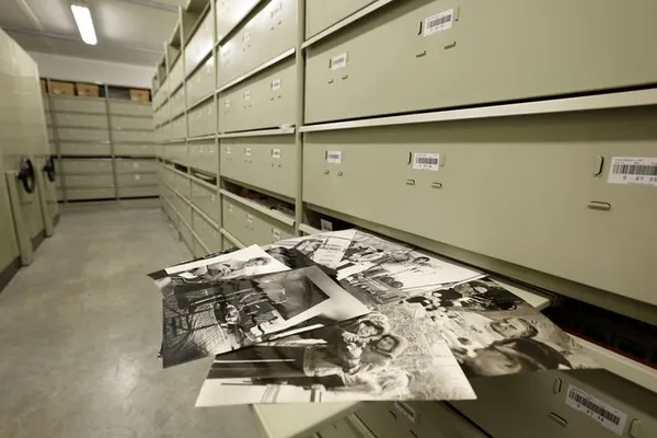 Visite des archives photographiques Sygma