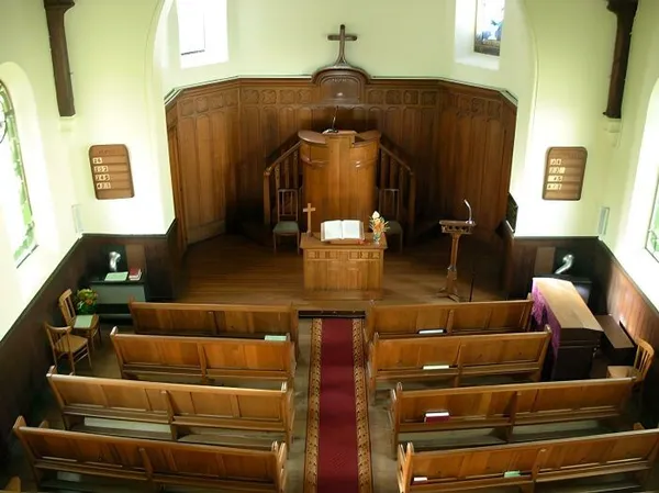 Visite d’une église dont le mobilier est signé par l’artiste décorateur nancéien Majorelle