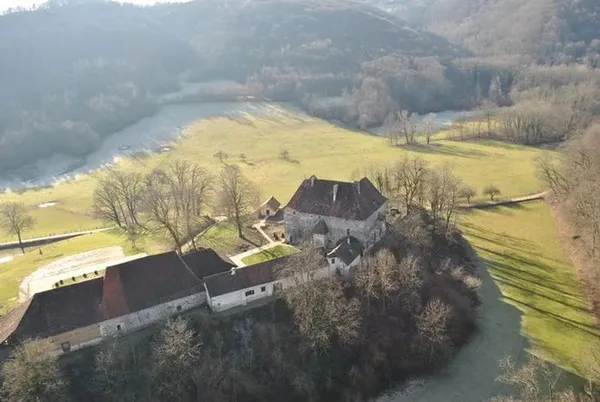 Visite guidée des extérieurs de la Maison Forte du Mollarond - 14ème siècle