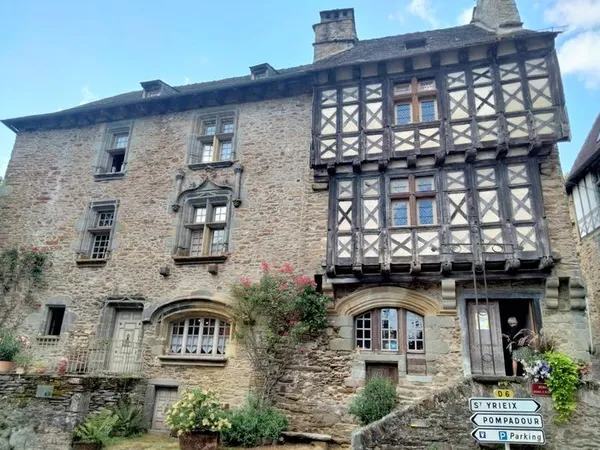 Visite guidée du village et du château de Ségur-le-Château