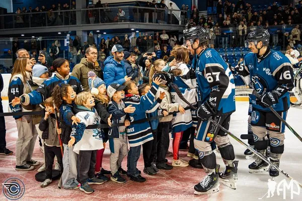 Hockey sur glace : Corsaires de Nantes 🆚 Morzine | Match Octobre Rose
