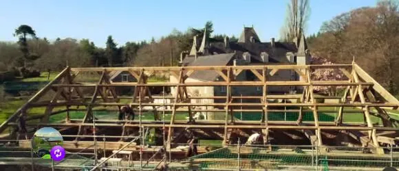 La restauration d'une charpente en chêne du manoir du Colombier