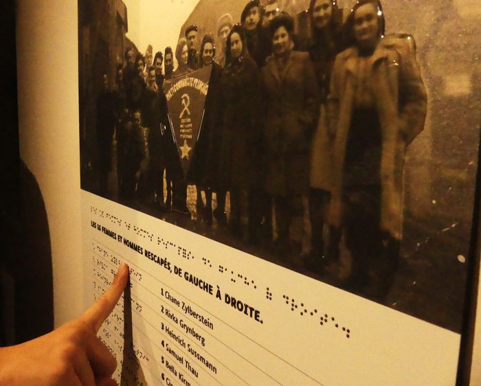 Visite sensorielle de l'exposition "Survivre à Auschwitz"
