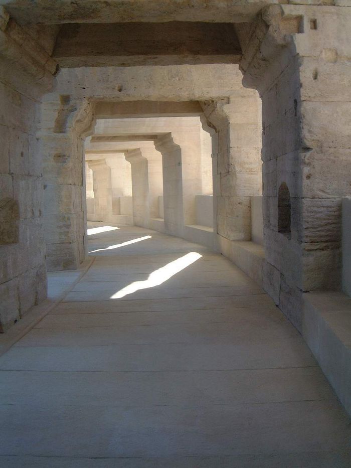 "L’amphithéâtre d’Arles, de sa construction à sa réoccupation"