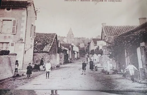 Patrimoine et photographie : flânerie dans le bourg de Saulgé
