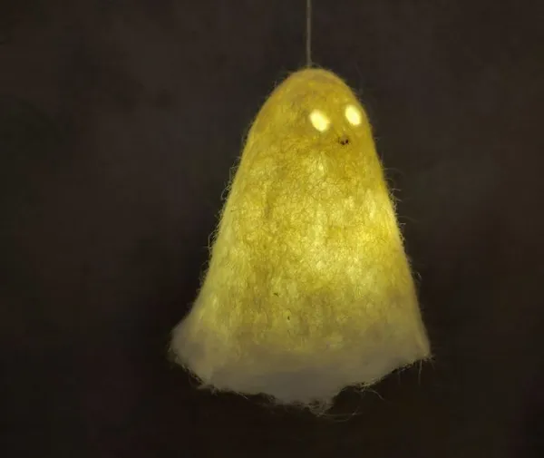 Atelier feutrage d'Halloween : lanterne fantôme
