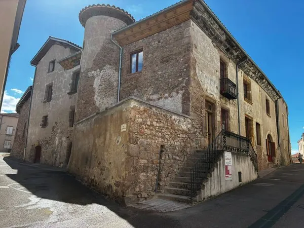 visite guidée de la restauration d'un relais de poste du XVème